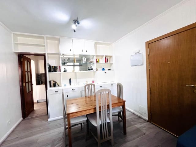 3 soveværelse Lejlighed til leje i Las Palmas de Gran Canaria - € 900 (Ref: 9799296)