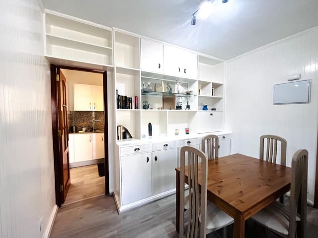 3 soveværelse Lejlighed til leje i Las Palmas de Gran Canaria - € 900 (Ref: 9799296)