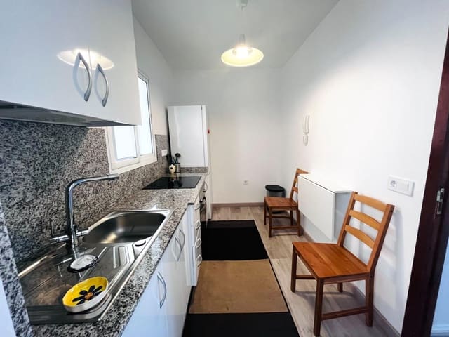 3 soveværelse Lejlighed til leje i Las Palmas de Gran Canaria - € 900 (Ref: 9799296)