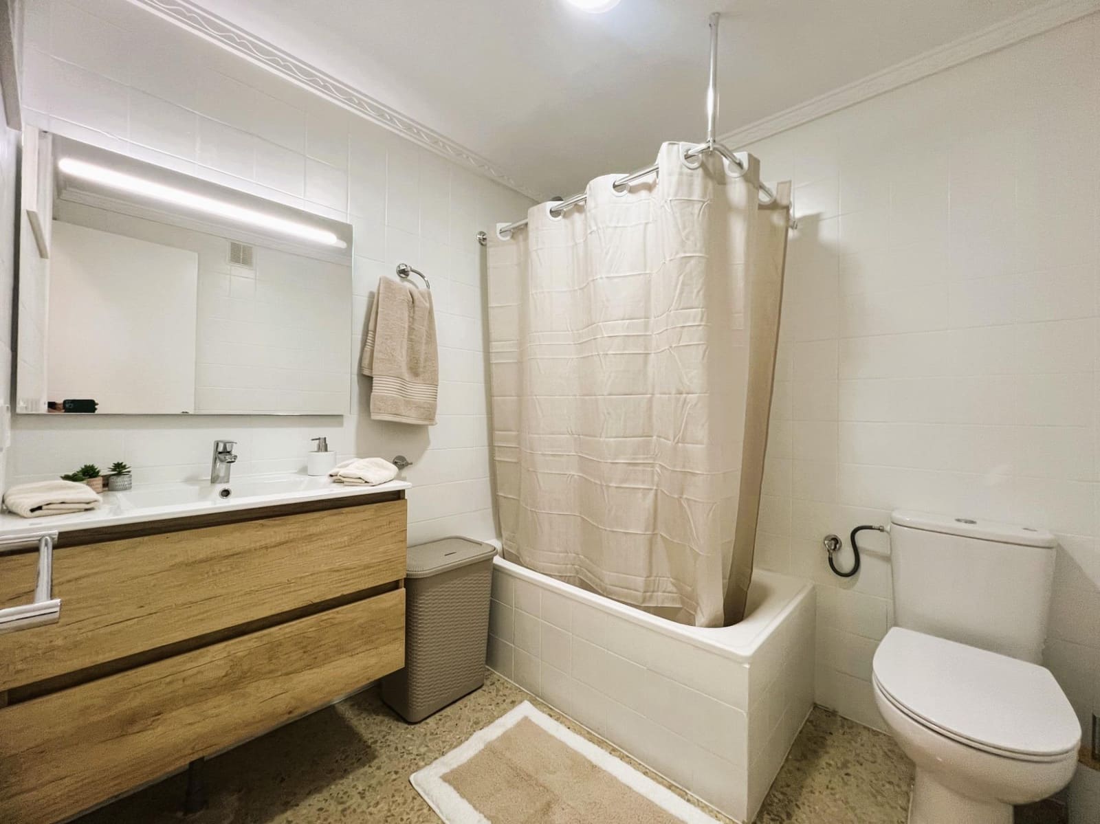 4 Zimmer Wohnung zu vermieten in Las Palmas de Gran Canaria mit Garage - 1.200 € (Ref: 9808022)