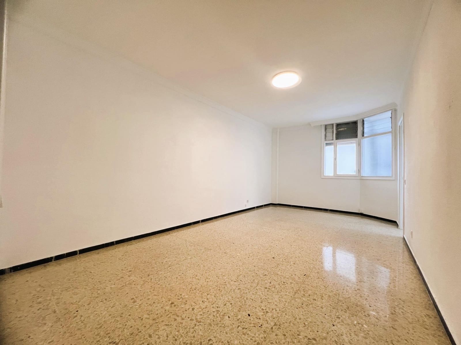 4 Zimmer Wohnung zu vermieten in Las Palmas de Gran Canaria mit Garage - 1.200 € (Ref: 9808022)