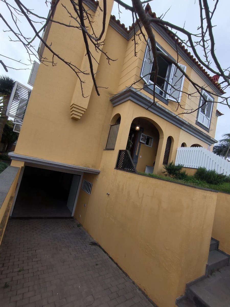 3 bedroom Semi-detached Villa for sale in Las Palmas de Gran Canaria with garage - € 409,000 (Ref: 9831579)