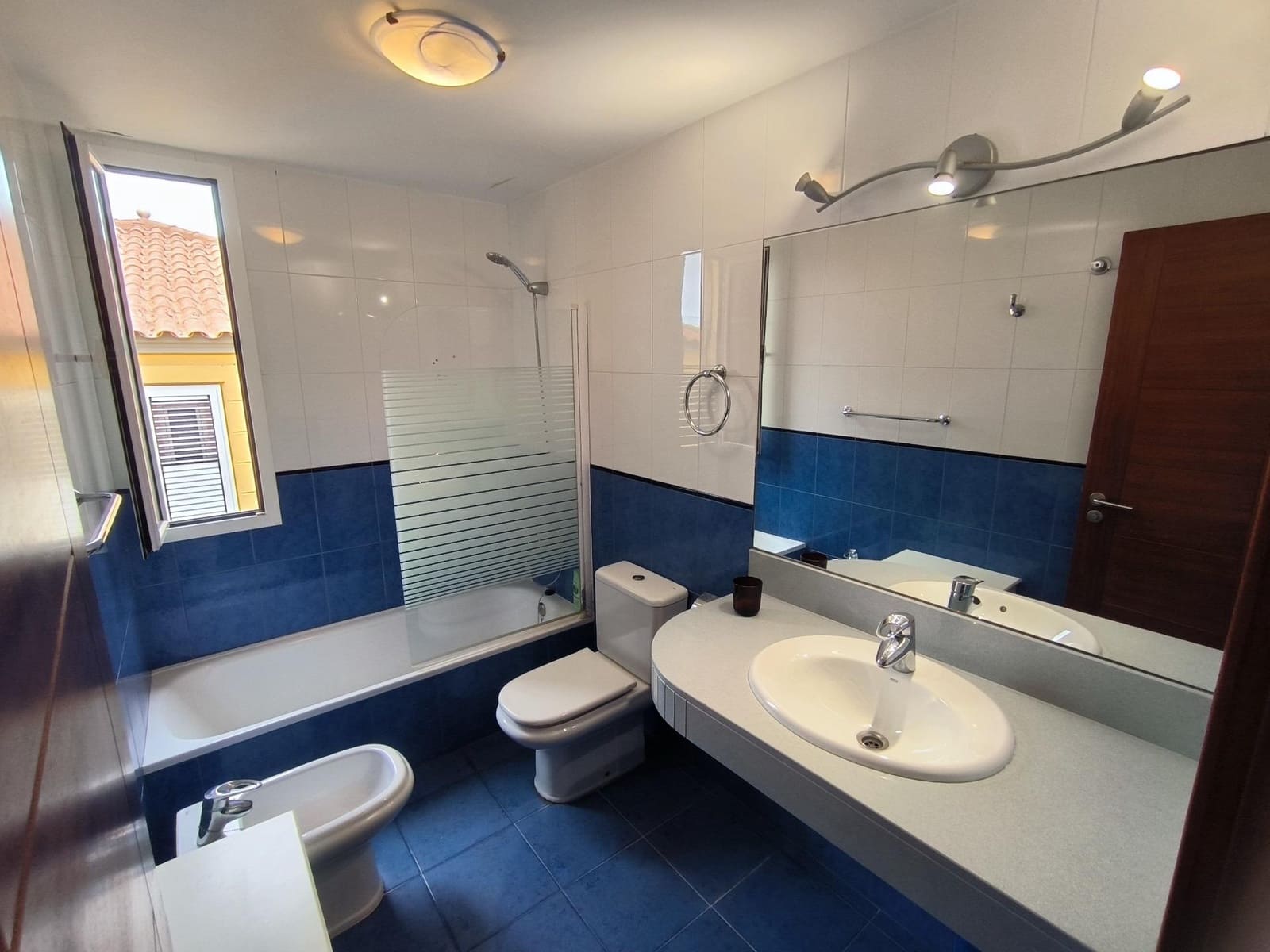 3 bedroom Semi-detached Villa for sale in Las Palmas de Gran Canaria with garage - € 409,000 (Ref: 9831579)