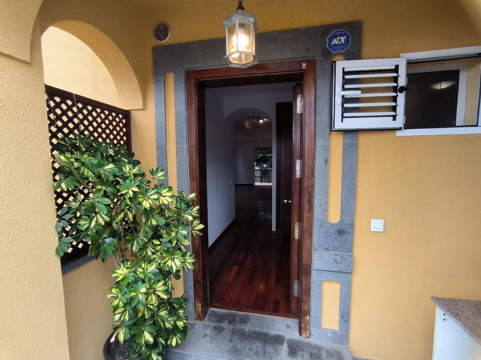 3 bedroom Semi-detached Villa for sale in Las Palmas de Gran Canaria with garage - € 409,000 (Ref: 9831579)