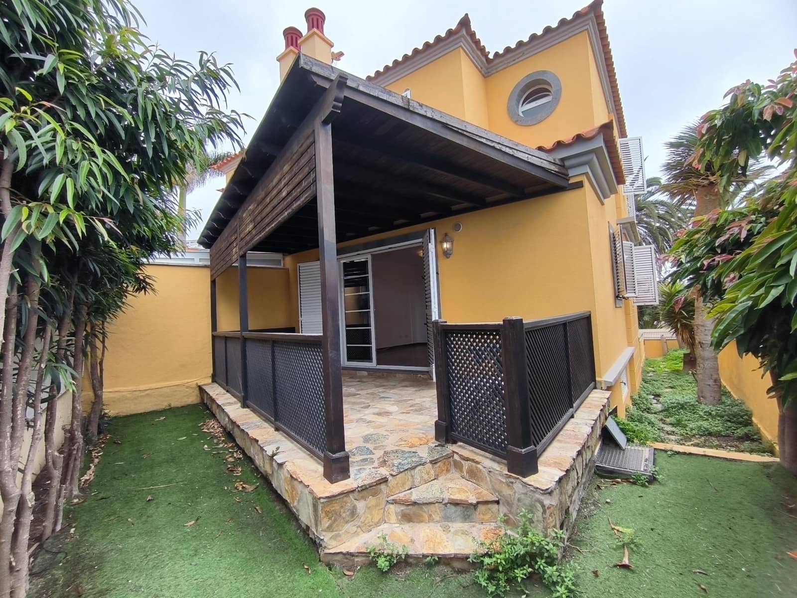 3 bedroom Semi-detached Villa for sale in Las Palmas de Gran Canaria with garage - € 409,000 (Ref: 9831579)