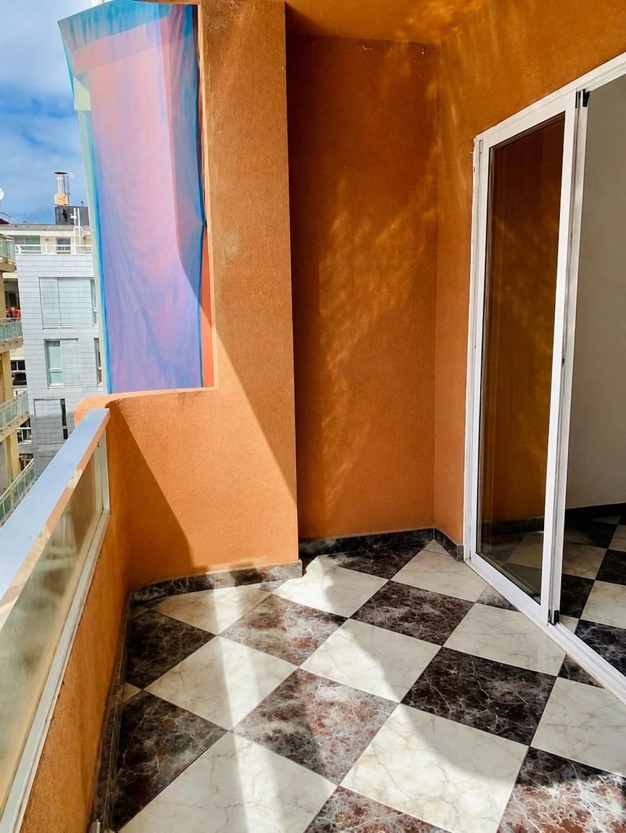 4 soverom Leilighet til leie i Las Palmas de Gran Canaria - € 1 500 (Ref: 9836284)