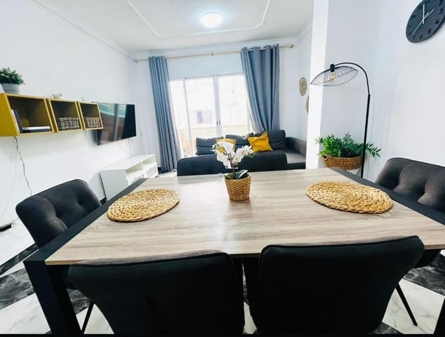 Piso de 4 habitaciones en Santa Catalina - Canteras, Las Palmas de Gran Canaria en alquiler - 1.500 € (Ref: 9836284)