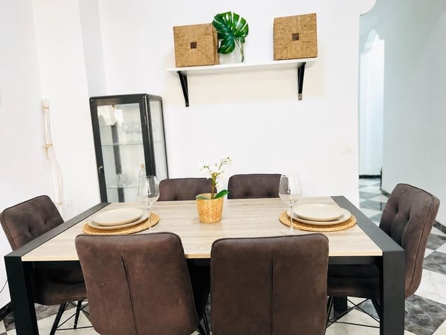 Piso de 4 habitaciones en Santa Catalina - Canteras, Las Palmas de Gran Canaria en alquiler - 1.500 € (Ref: 9836284)