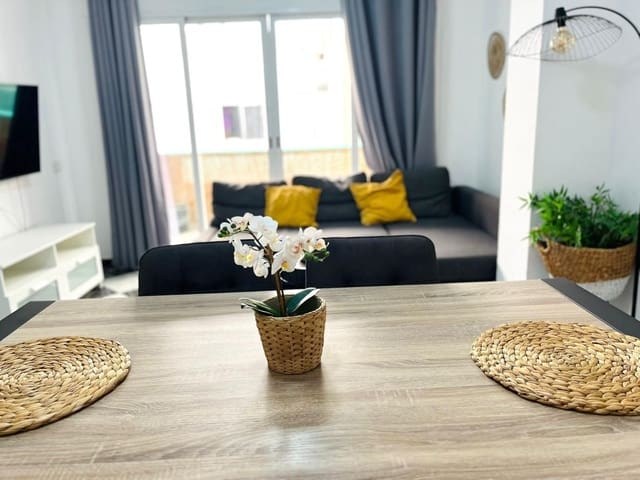 Piso de 4 habitaciones en Santa Catalina - Canteras, Las Palmas de Gran Canaria en alquiler - 1.500 € (Ref: 9836284)