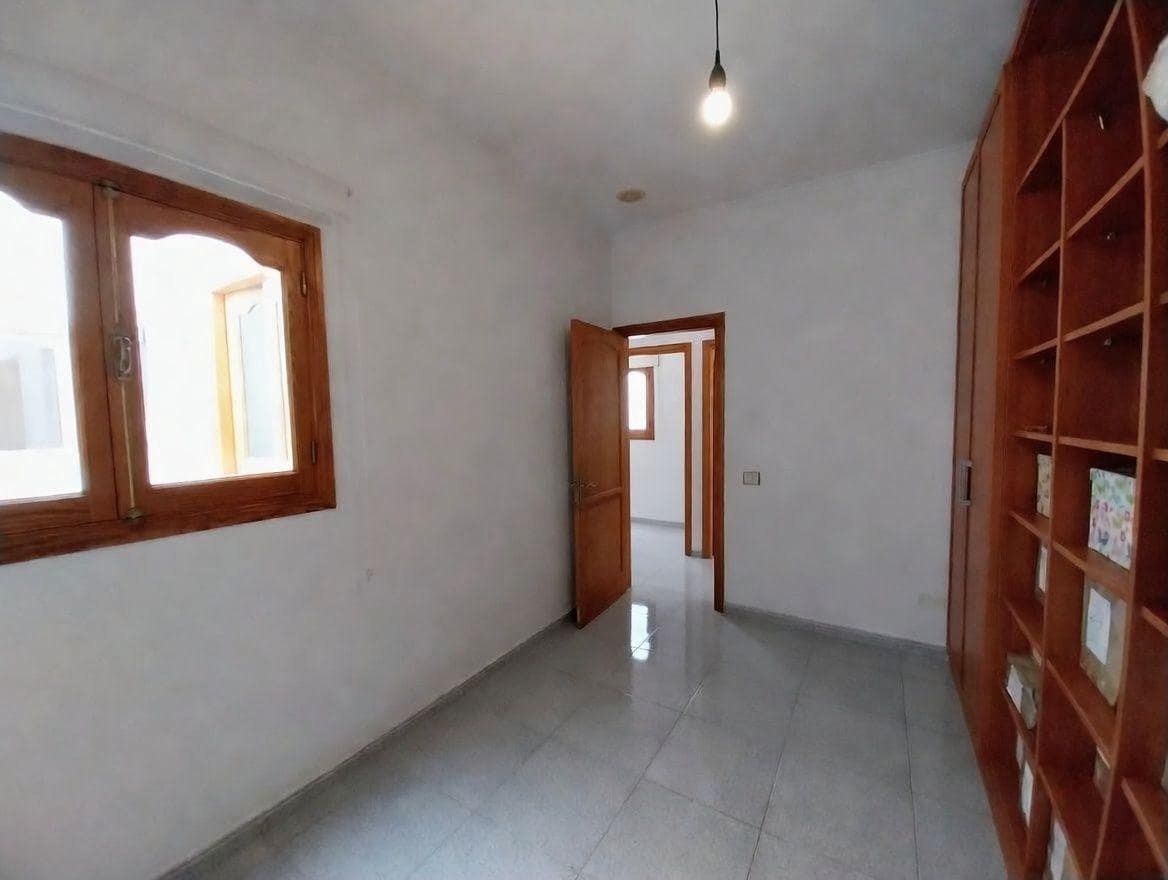6 soveværelse Lejlighed til salg i Las Palmas de Gran Canaria - € 570.000 (Ref: 9868629)
