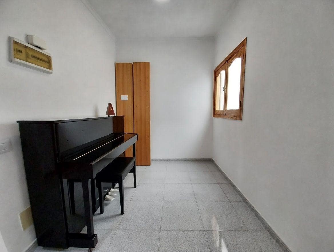 6 soveværelse Lejlighed til salg i Las Palmas de Gran Canaria - € 570.000 (Ref: 9868629)
