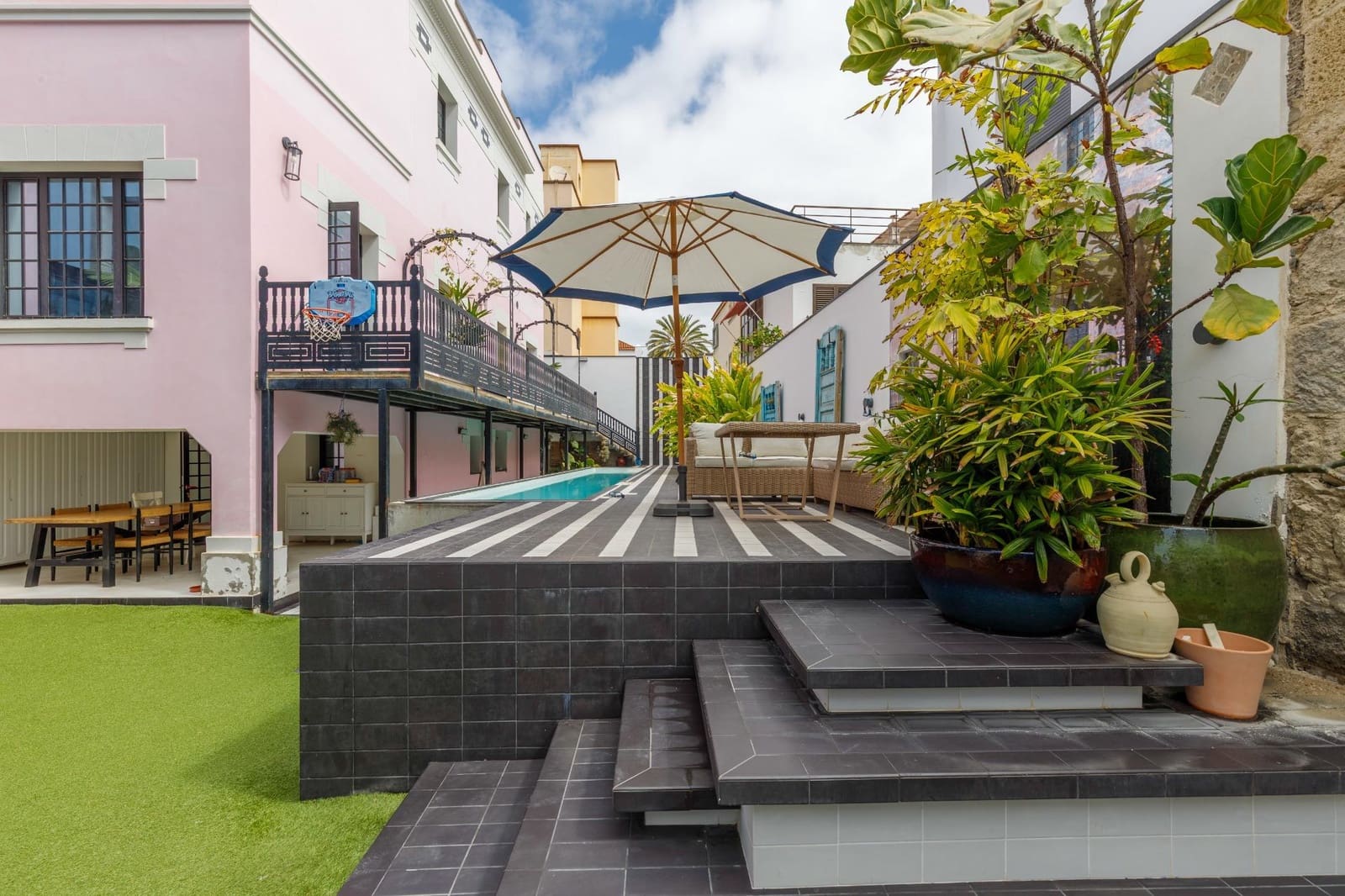 5 bedroom Villa for sale in Las Palmas de Gran Canaria with pool garage - € 1,285,000 (Ref: 9873542)