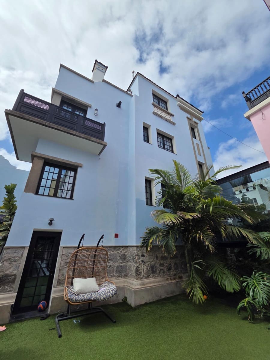 5 bedroom Villa for sale in Las Palmas de Gran Canaria with garage - € 925,000 (Ref: 9873543)