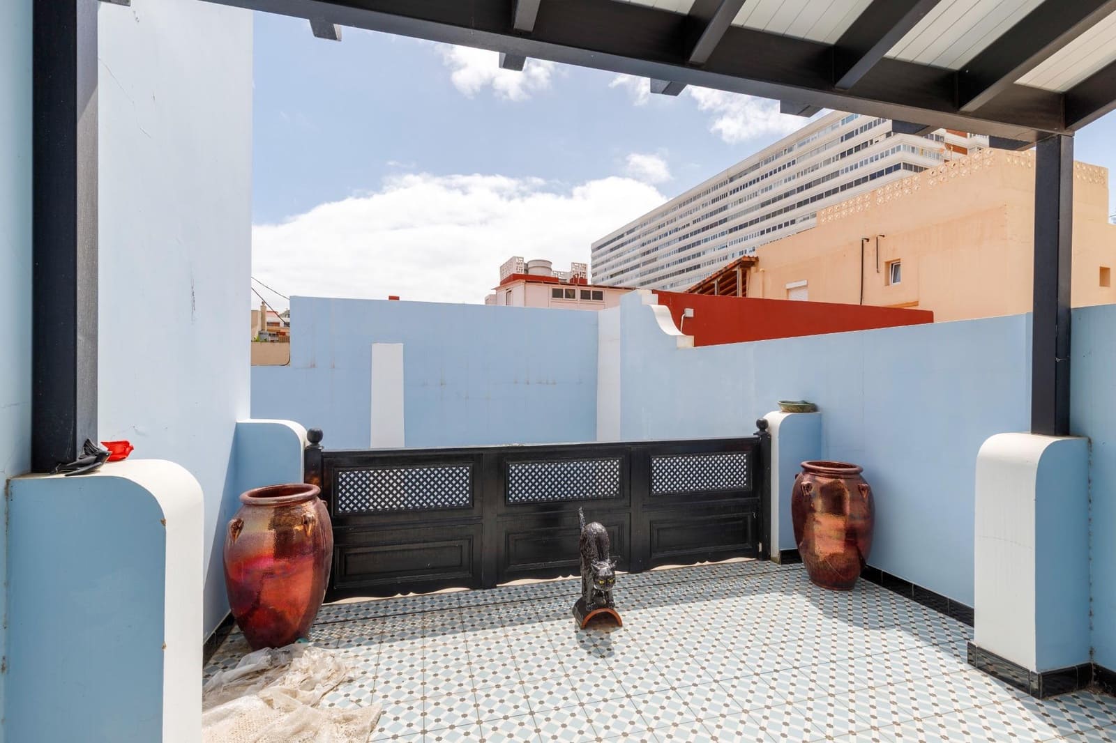 5 bedroom Villa for sale in Las Palmas de Gran Canaria with garage - € 925,000 (Ref: 9873543)