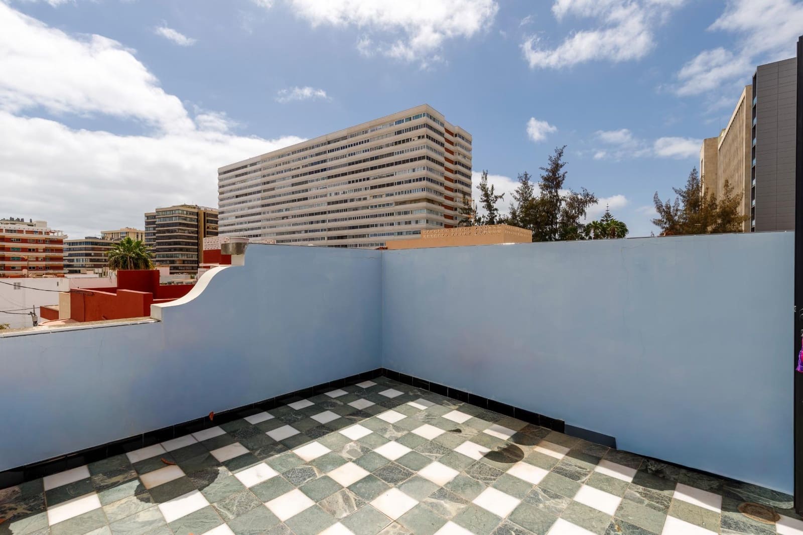 5 bedroom Villa for sale in Las Palmas de Gran Canaria with garage - € 925,000 (Ref: 9873543)