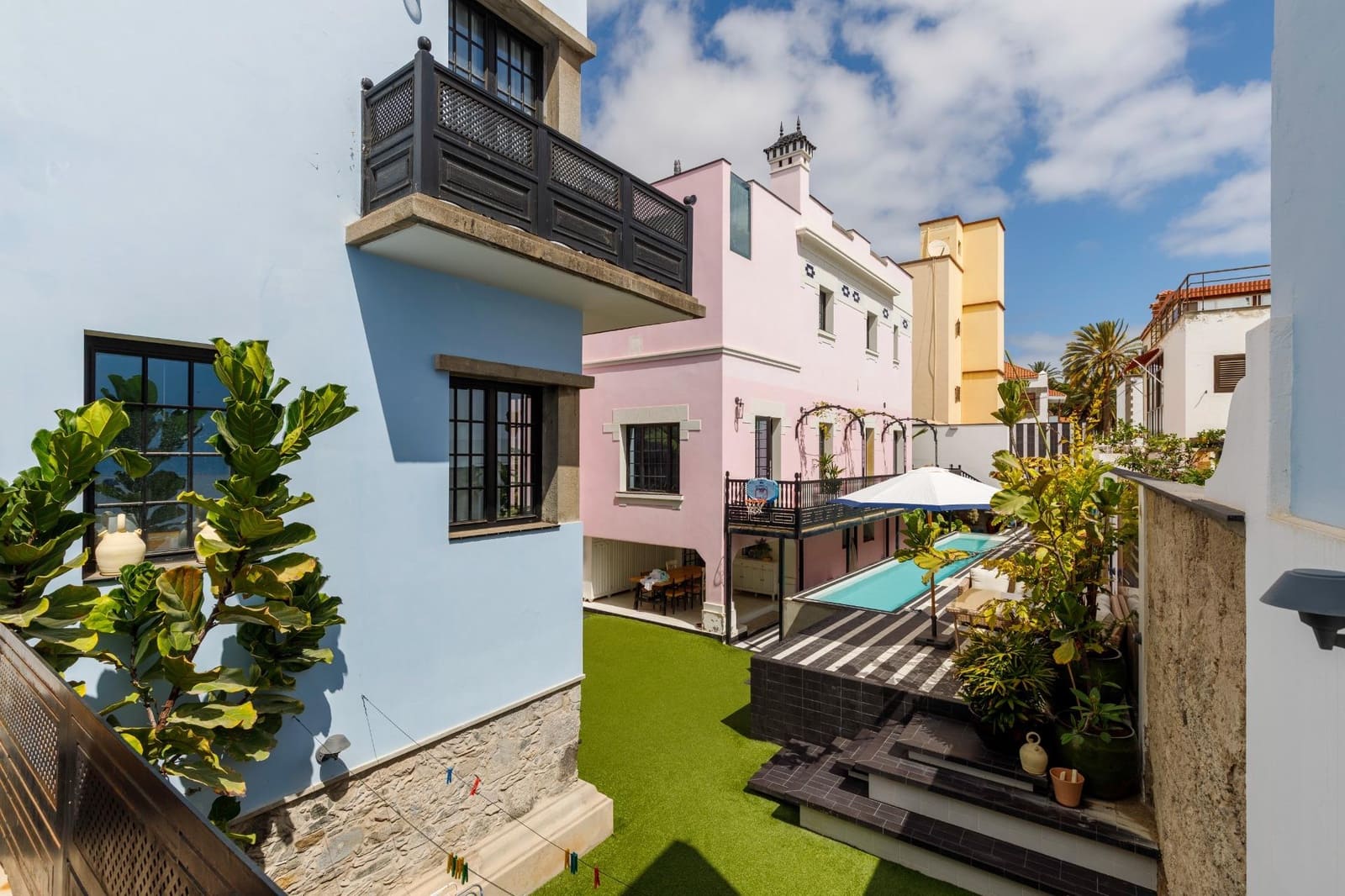 5 bedroom Villa for sale in Las Palmas de Gran Canaria with garage - € 925,000 (Ref: 9873543)