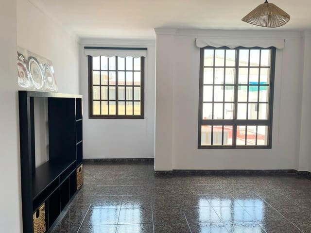 4 makuuhuone Asunto vuokrattavana paikassa Guanarteme, Las Palmas de Gran Canaria mukana 
autotalli - 1 500 € (Ref: 9884863)