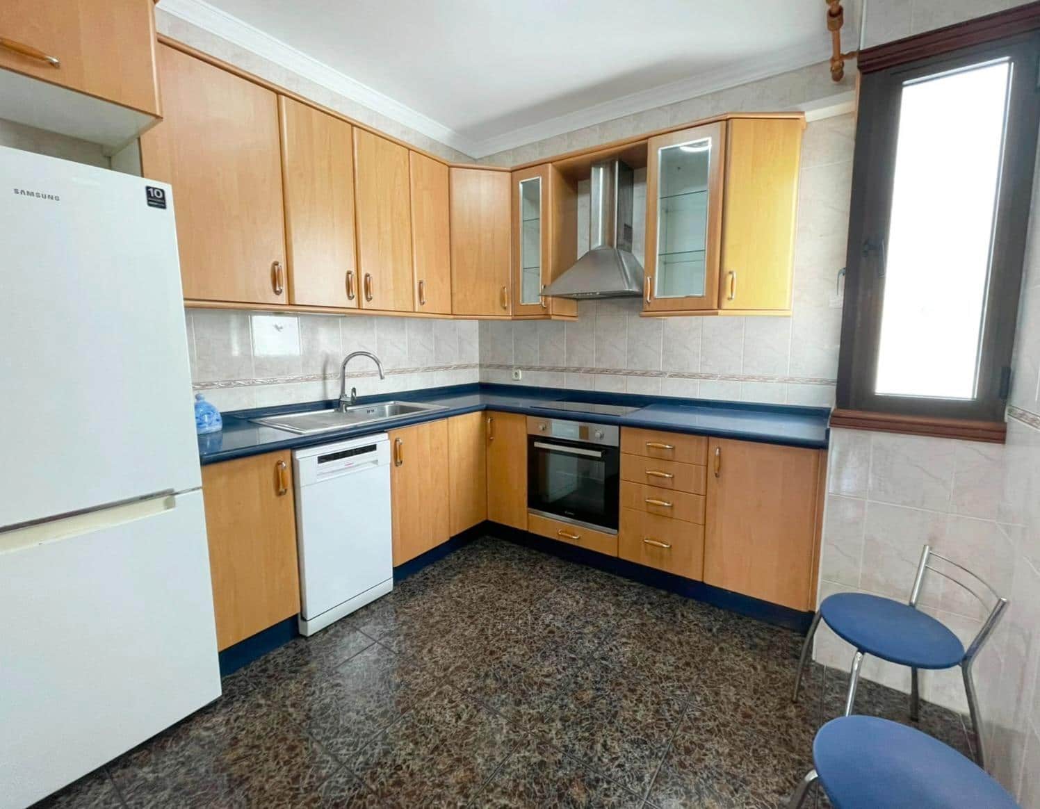 4 soveværelse Lejlighed til leje i Las Palmas de Gran Canaria med garage - € 1.500 (Ref: 9884863)