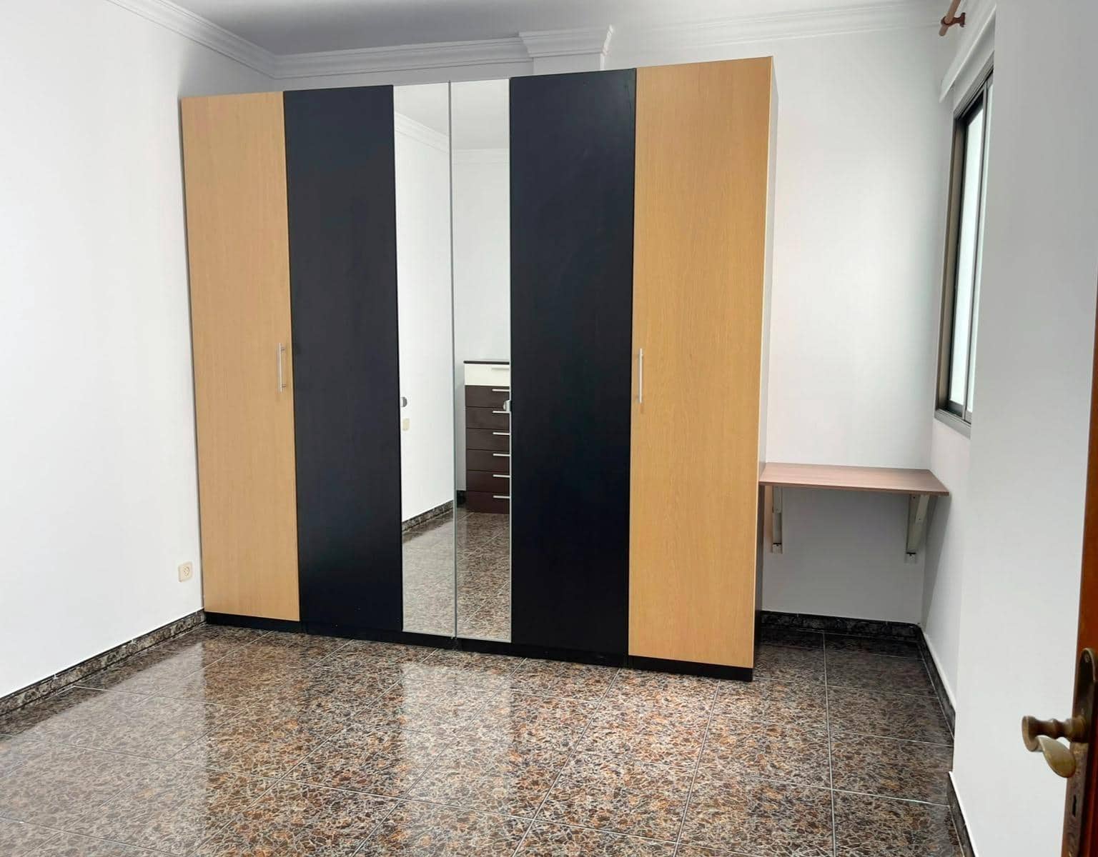 4 soveværelse Lejlighed til leje i Las Palmas de Gran Canaria med garage - € 1.500 (Ref: 9884863)