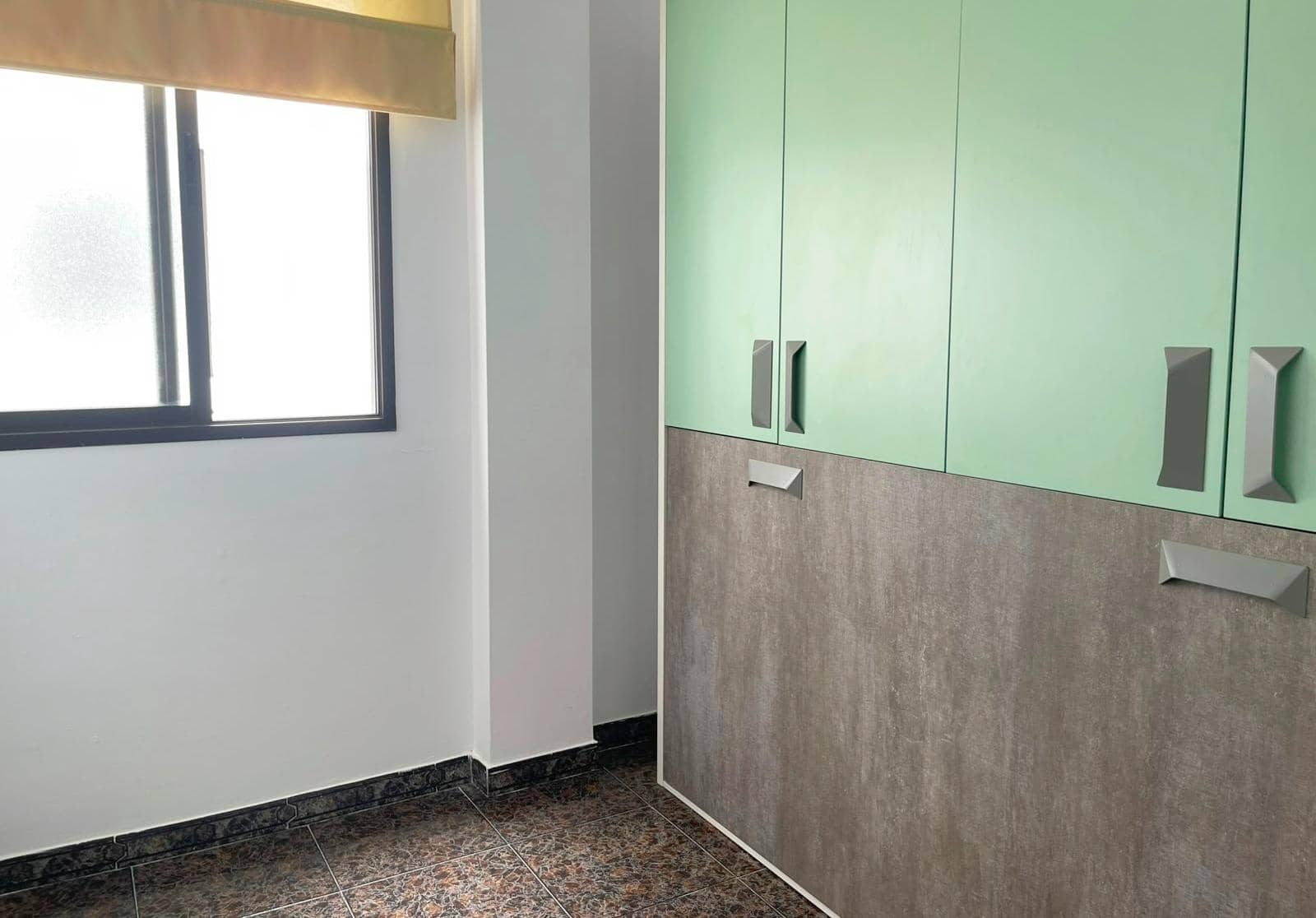4 soveværelse Lejlighed til leje i Las Palmas de Gran Canaria med garage - € 1.500 (Ref: 9884863)