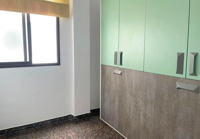 4 makuuhuone Asunto vuokrattavana paikassa Guanarteme, Las Palmas de Gran Canaria mukana 
autotalli - 1 500 € (Ref: 9884863)