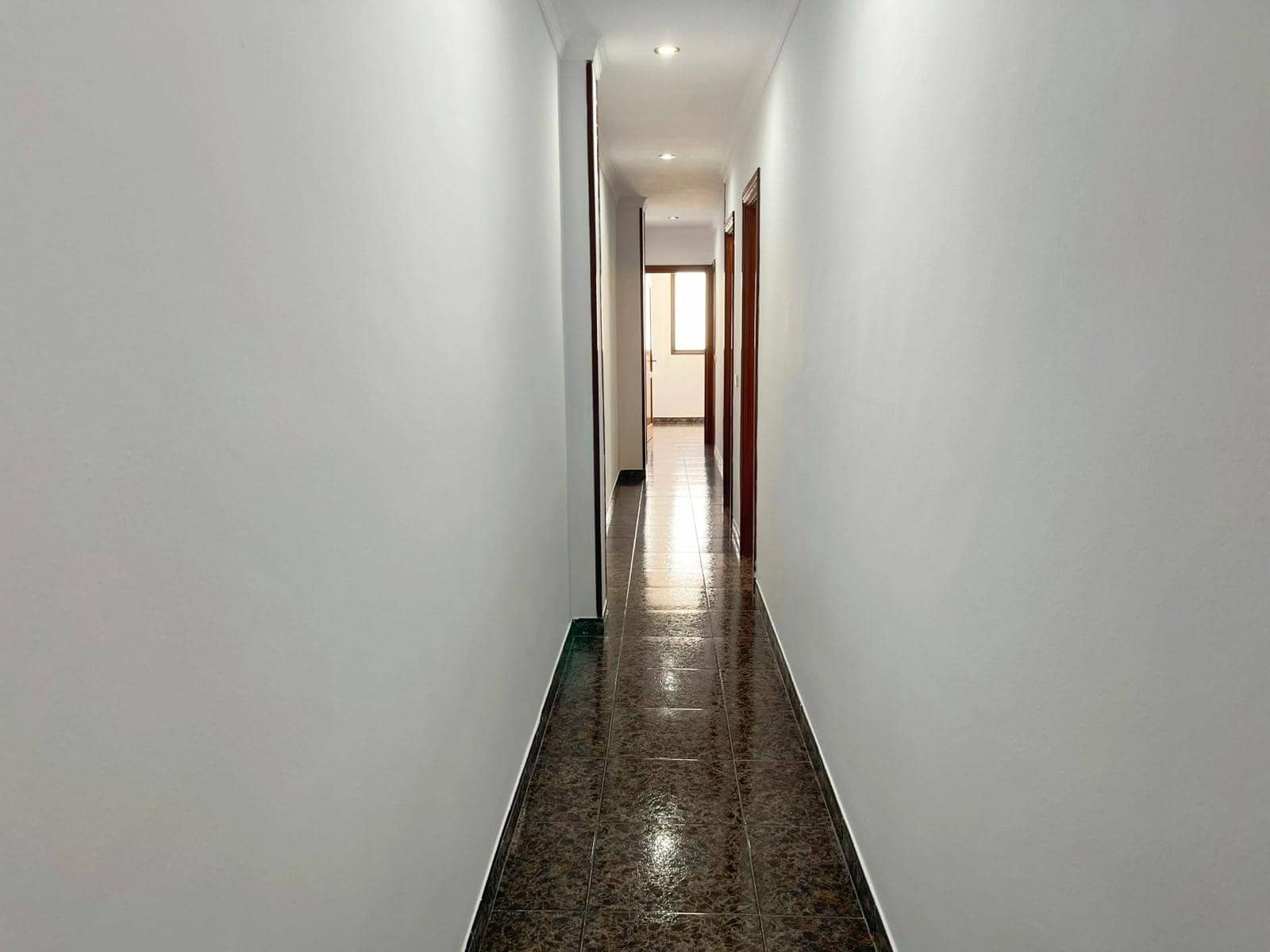 4 soveværelse Lejlighed til leje i Las Palmas de Gran Canaria med garage - € 1.500 (Ref: 9884863)