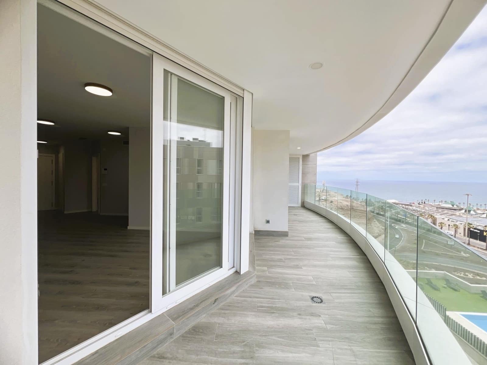 2 bedroom Flat for rent in Las Palmas de Gran Canaria with pool garage - € 1,200 (Ref: 9929445)