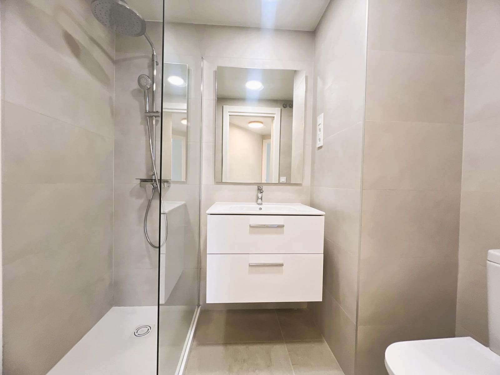 2 bedroom Flat for rent in Las Palmas de Gran Canaria with pool garage - € 1,200 (Ref: 9929445)
