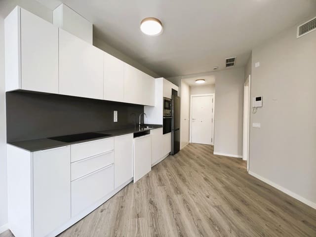 2 soverom Leilighet til leie i Las Palmas de Gran Canaria med svømmebasseng garasje - € 1 200 (Ref: 9929445)