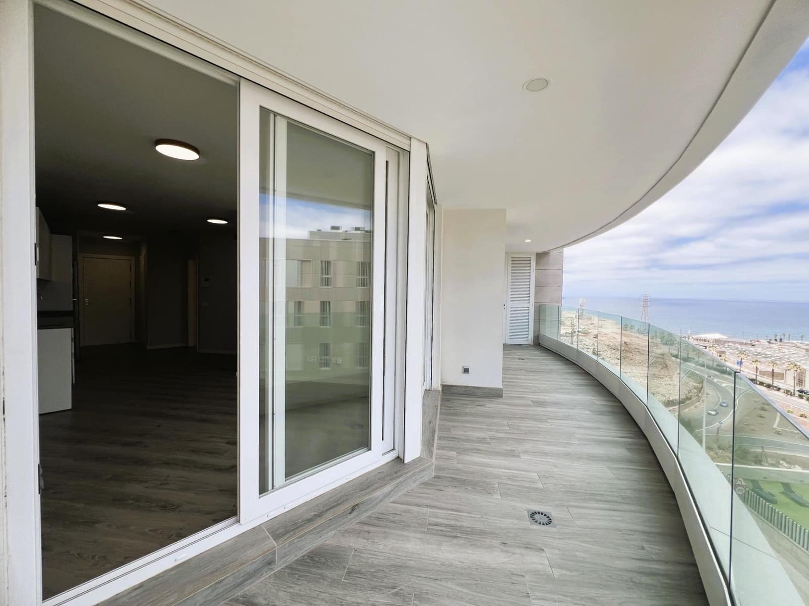 2 bedroom Flat for rent in Las Palmas de Gran Canaria with pool garage - € 1,200 (Ref: 9929445)