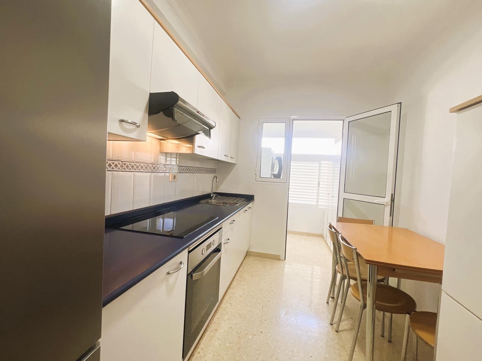 3 soverom Leilighet til leie i Las Palmas de Gran Canaria med garasje - € 950 (Ref: 9929446)