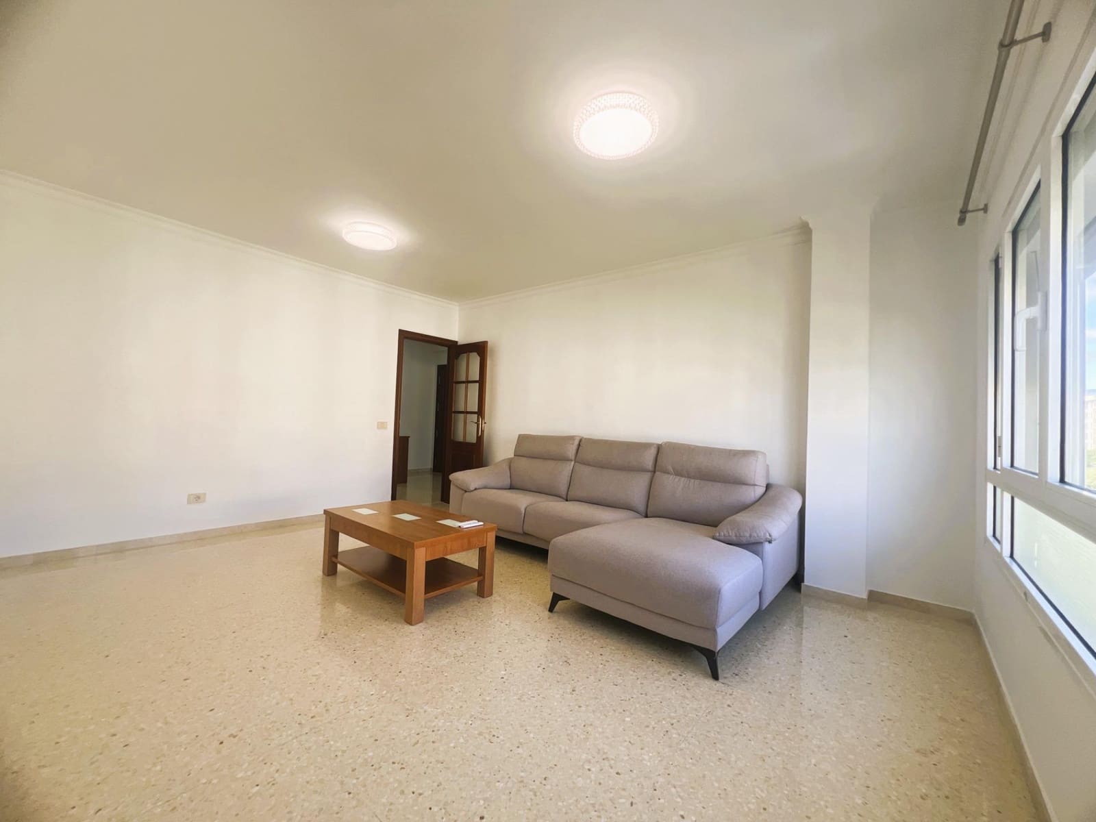 3 soverom Leilighet til leie i Las Palmas de Gran Canaria med garasje - € 950 (Ref: 9929446)