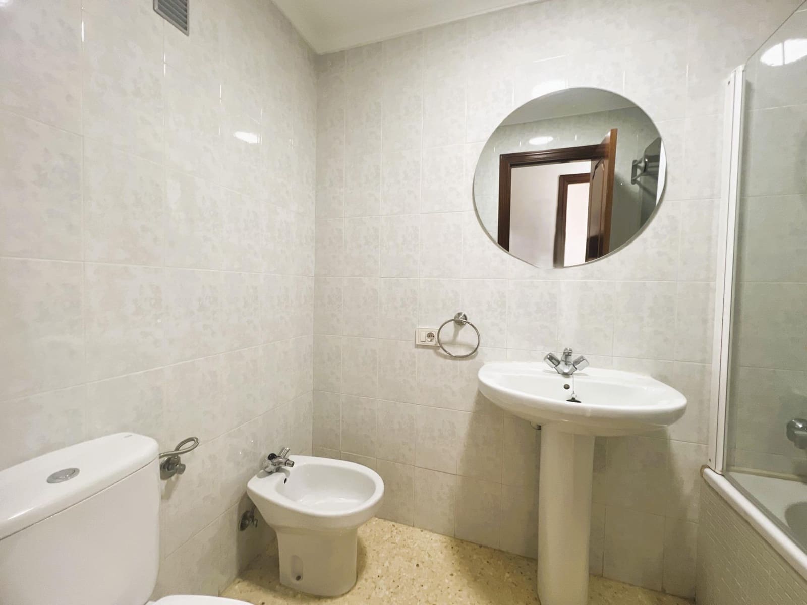 3 soverom Leilighet til leie i Las Palmas de Gran Canaria med garasje - € 950 (Ref: 9929446)