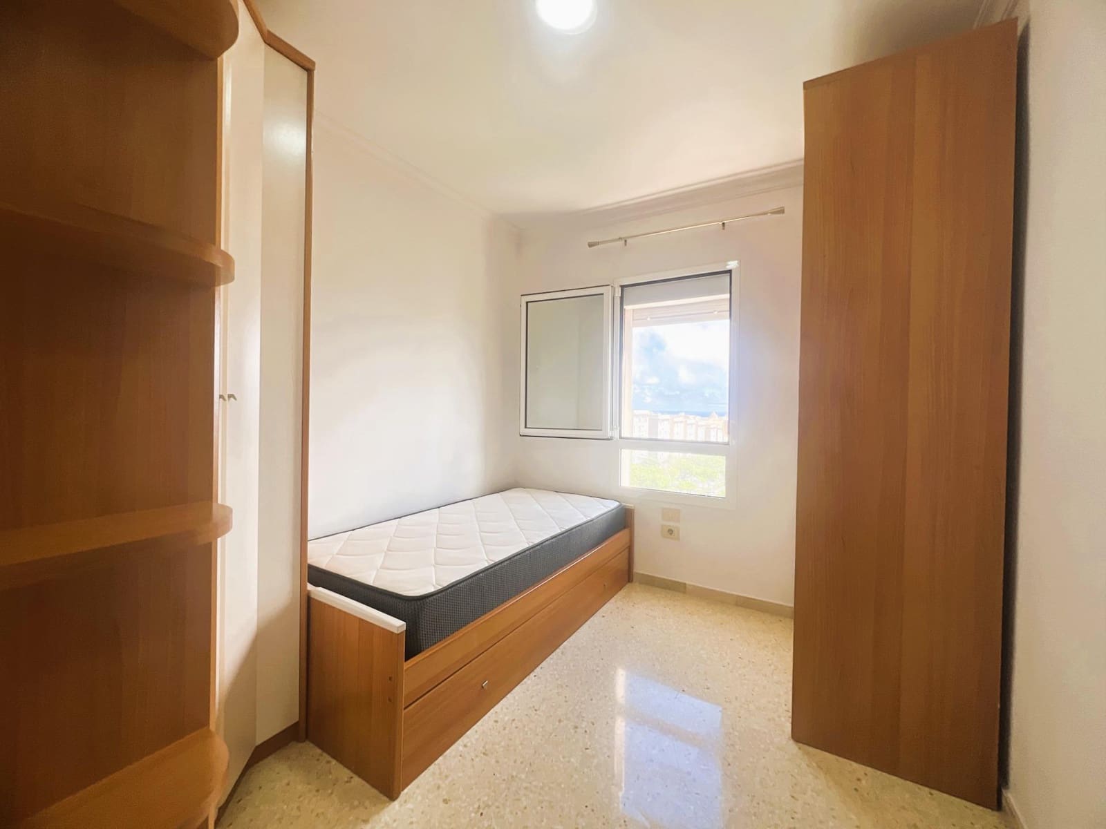 3 soverom Leilighet til leie i Las Palmas de Gran Canaria med garasje - € 950 (Ref: 9929446)