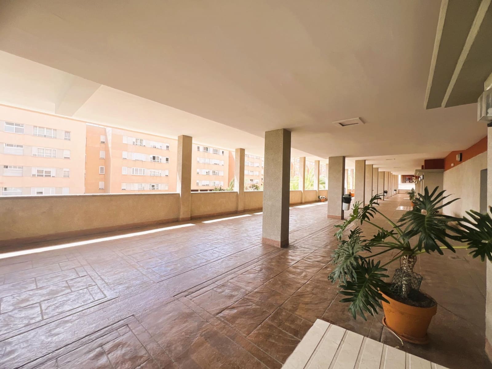 3 soverom Leilighet til leie i Las Palmas de Gran Canaria med garasje - € 950 (Ref: 9929446)