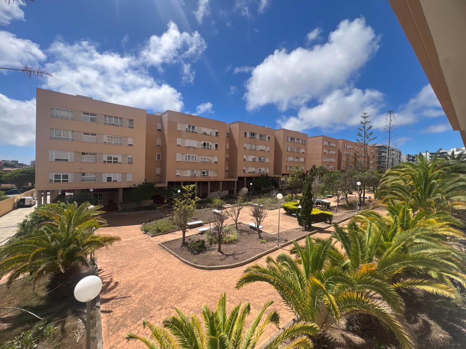 3 soverom Leilighet til leie i Las Palmas de Gran Canaria med garasje - € 950 (Ref: 9929446)