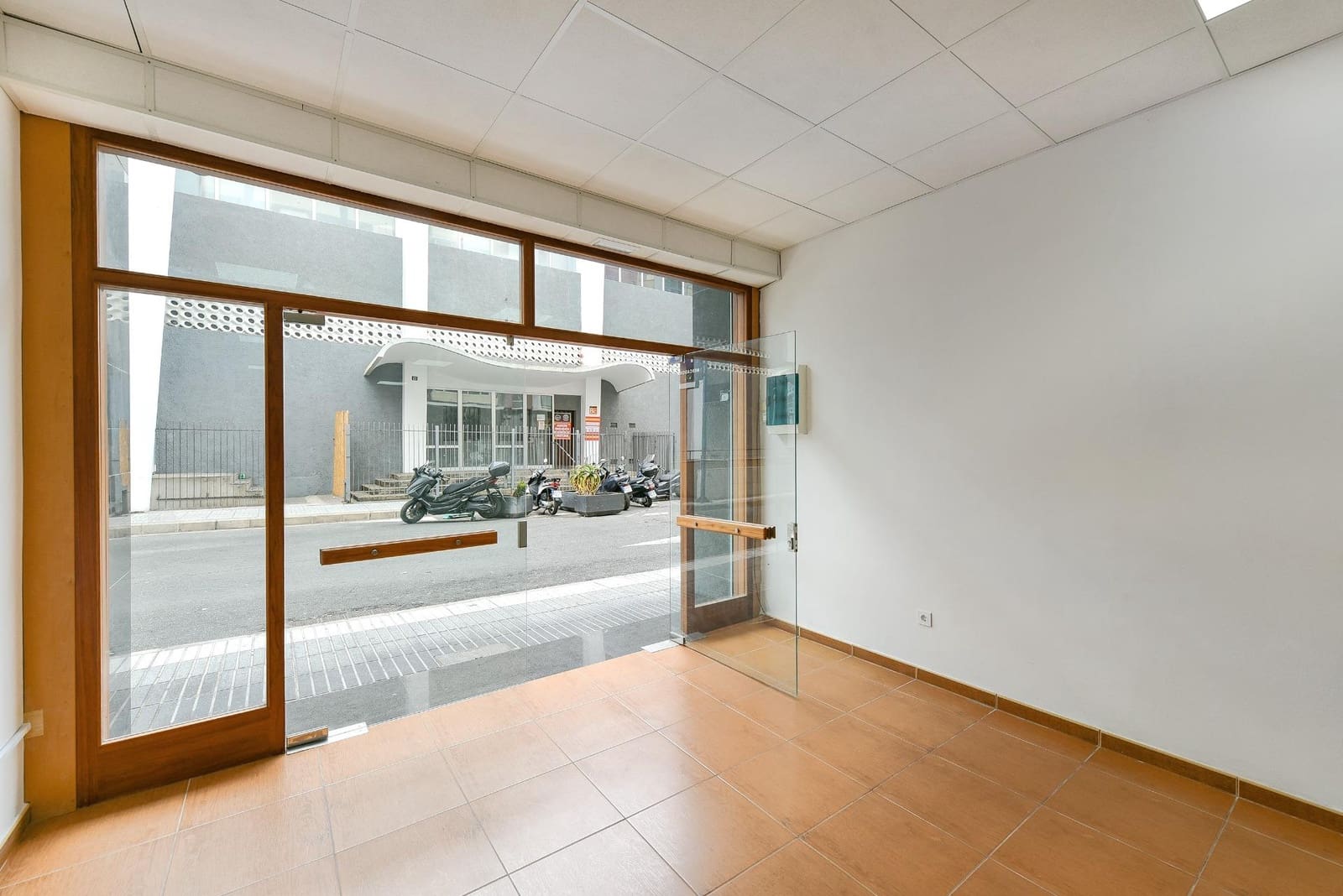 Erhverv til leje i Las Palmas de Gran Canaria - € 1.500 (Ref: 9952672)