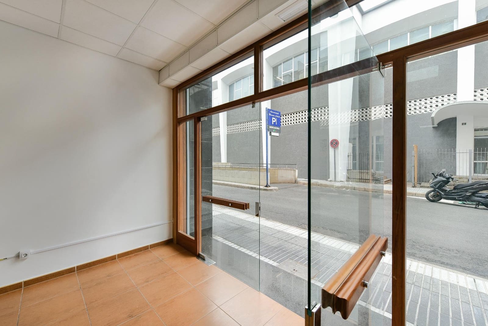 Erhverv til leje i Las Palmas de Gran Canaria - € 1.500 (Ref: 9952672)