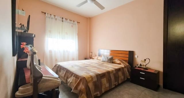 3 soverom Leilighet til salgs i Santa Lucía de Tirajana med garasje - € 105 000 (Ref: 9973360)