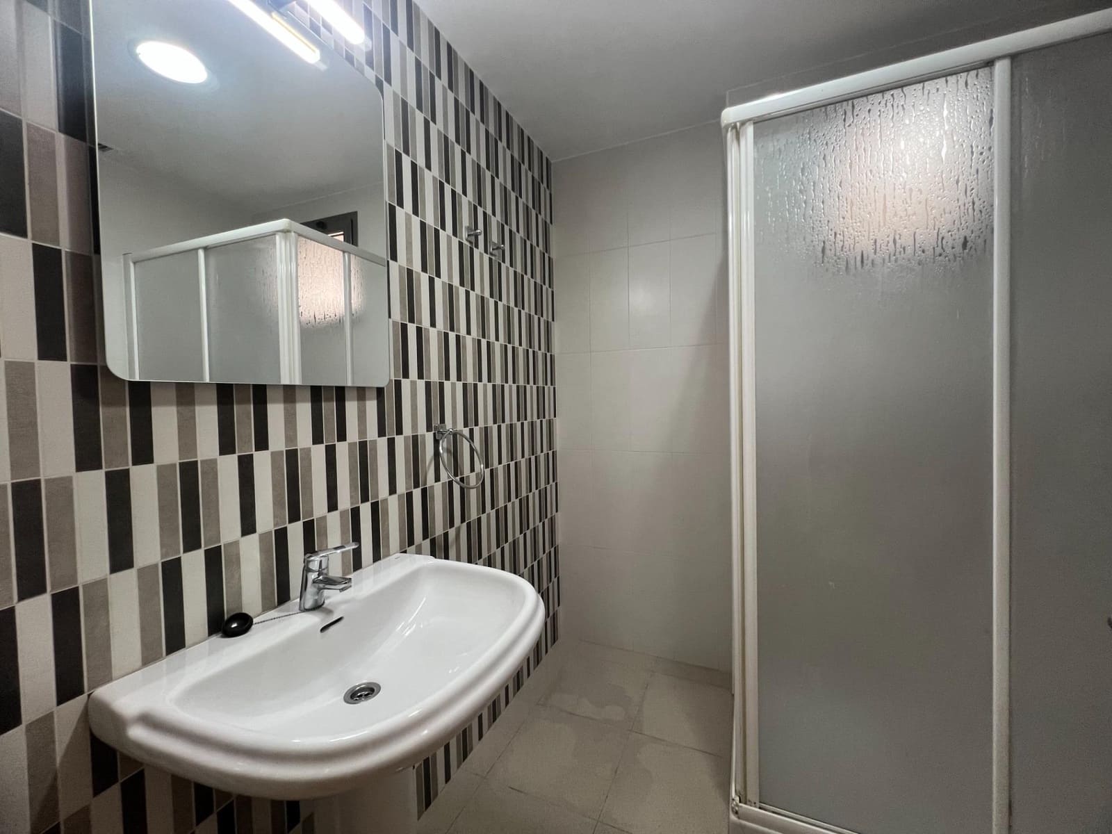 3 quarto Apartamento para arrendar em Las Palmas de Gran Canaria - 950 € (Ref: 9975477)