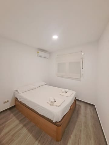 5 soveværelse Byhus til leje i El Palo, Málaga by med garage - € 2.450 (Ref: 9131690)