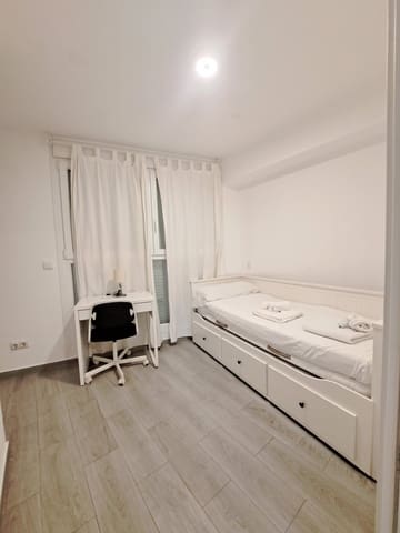 5 makuuhuone Omakotitalo vuokrattavana paikassa El Palo, Málaga kaupunki mukana 
autotalli - 2 450 € (Ref: 9131690)