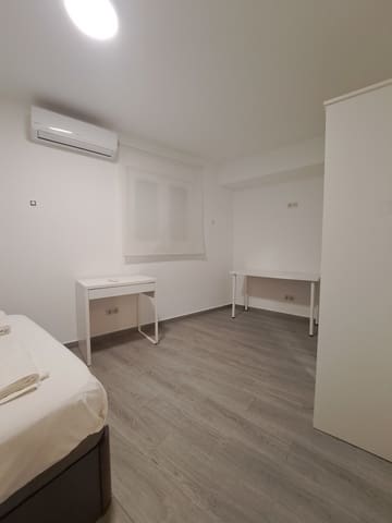 5 makuuhuone Omakotitalo vuokrattavana paikassa El Palo, Málaga kaupunki mukana 
autotalli - 2 450 € (Ref: 9131690)