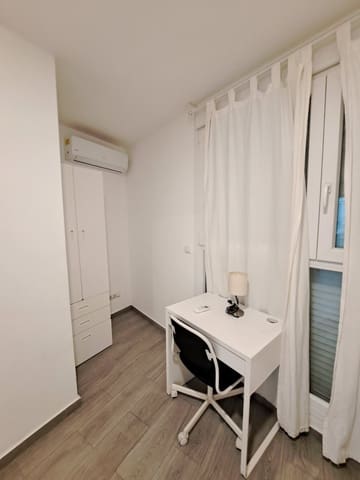 5 makuuhuone Omakotitalo vuokrattavana paikassa El Palo, Málaga kaupunki mukana 
autotalli - 2 450 € (Ref: 9131690)