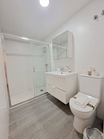 5 soveværelse Byhus til leje i El Palo, Málaga by med garage - € 2.450 (Ref: 9143322)