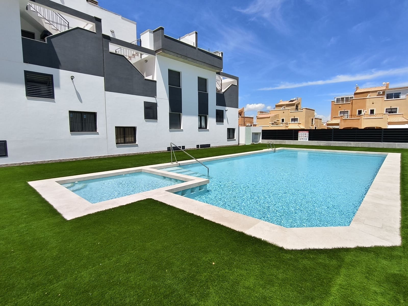 2 chambre Appartement à vendre à Orihuela Costa avec piscine garage - 249 000 € (Ref: 10041622)