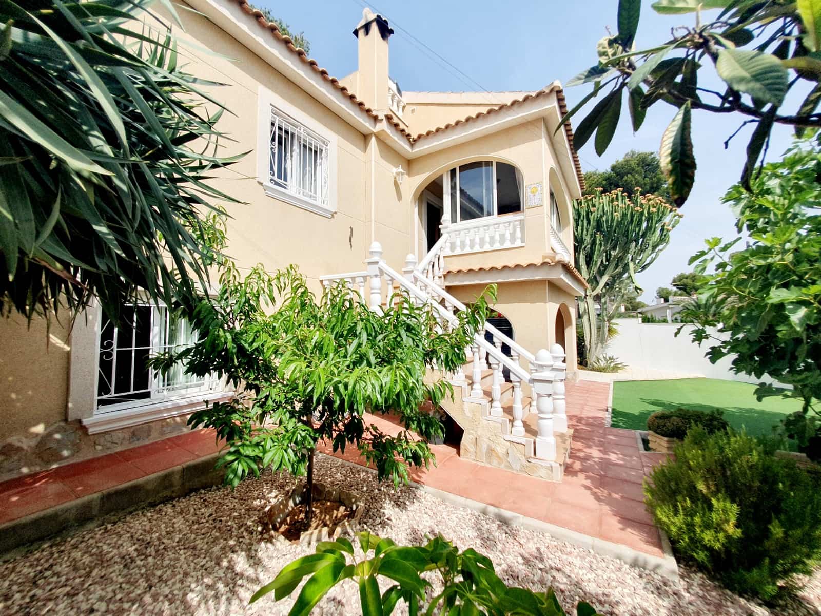 3 bedroom Villa for sale in Torrevieja with garage - € 369,000 (Ref: 9137424)