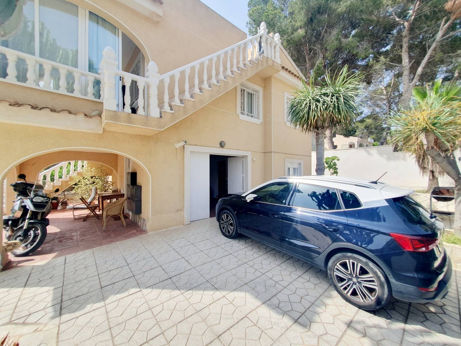 3 bedroom Villa for sale in Torrevieja with garage - € 369,000 (Ref: 9137424)