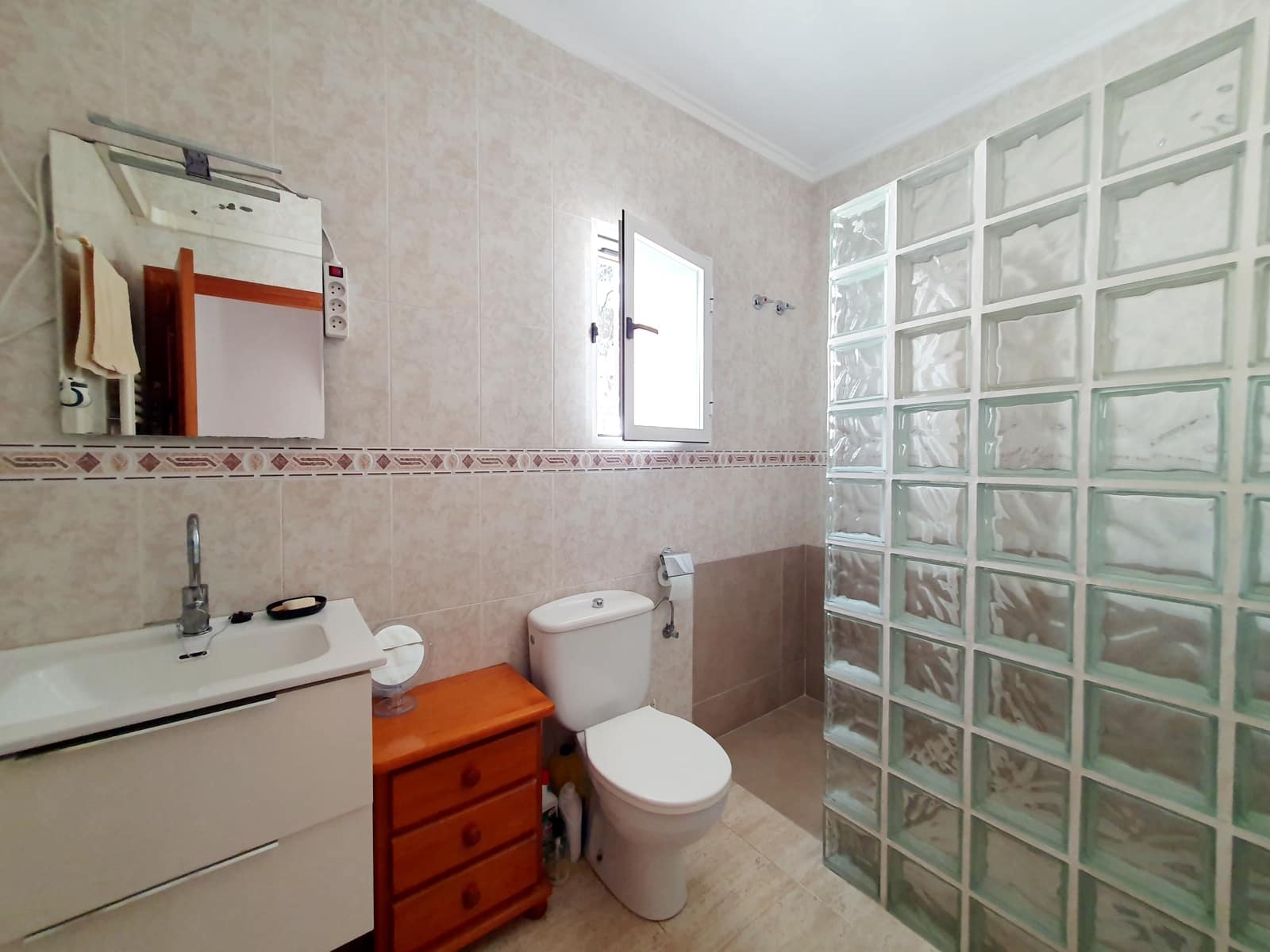 3 bedroom Villa for sale in Torrevieja with garage - € 369,000 (Ref: 9137424)