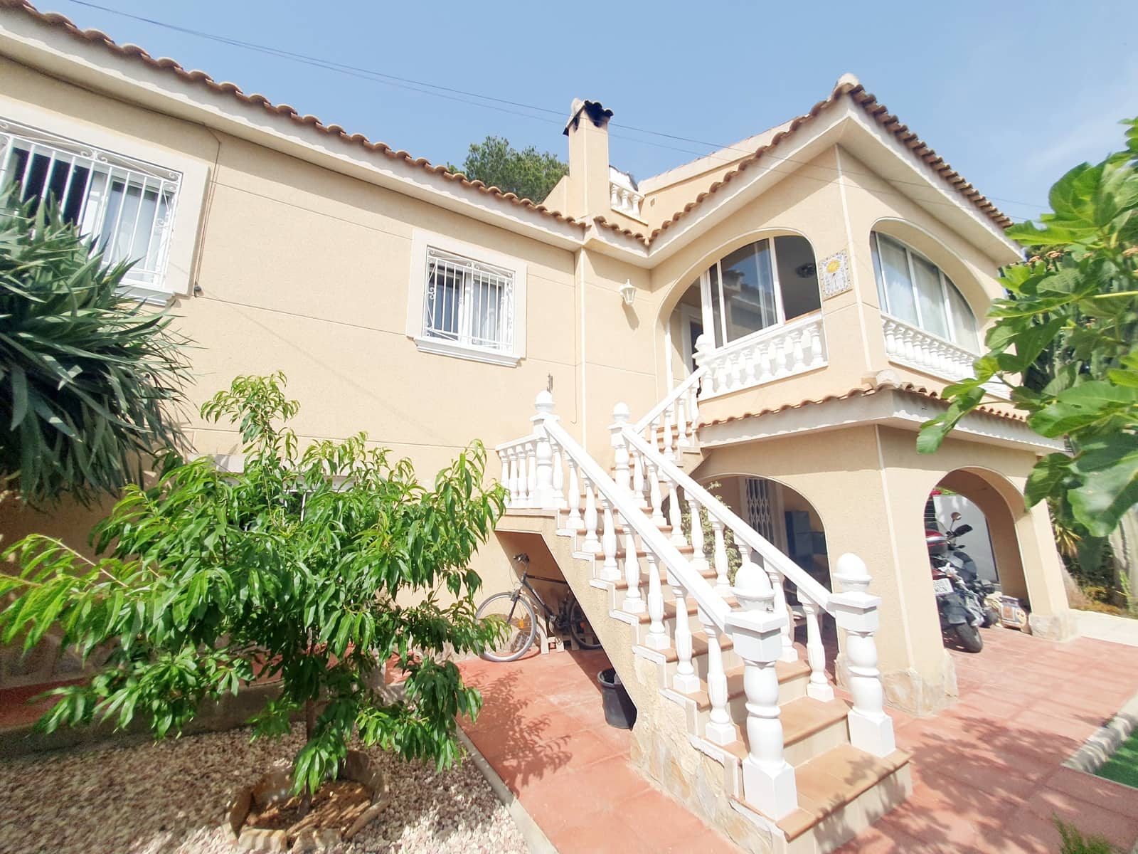 3 bedroom Villa for sale in Torrevieja with garage - € 369,000 (Ref: 9137424)